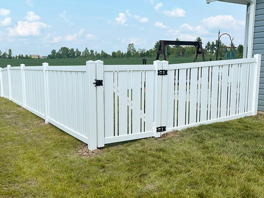 Columbia City Indiana residential and commercial fencing