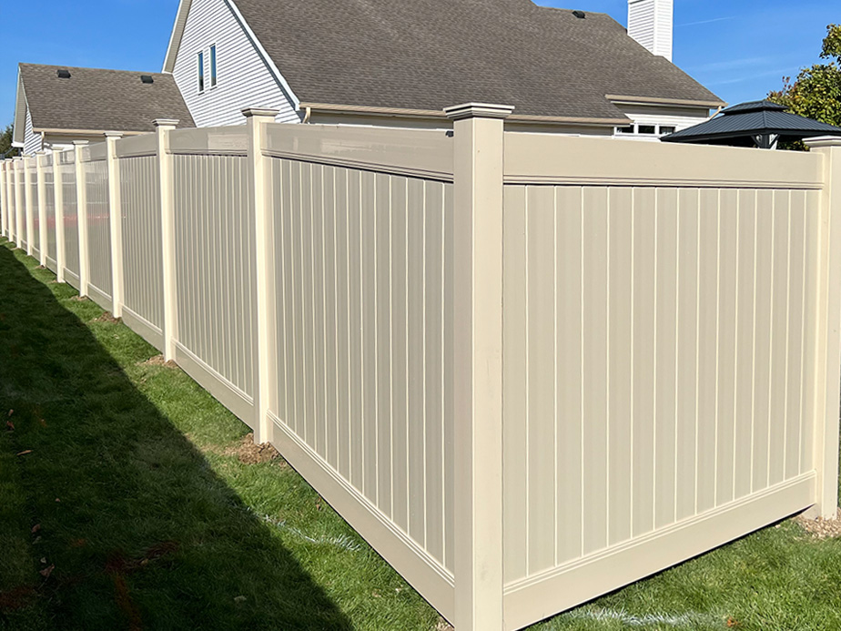 Columbia City Indiana vinyl privacy fencing